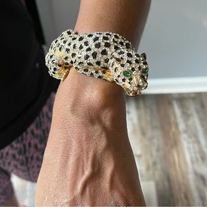 NWOT Panther cougar rhinestone clamper with matching earrings.